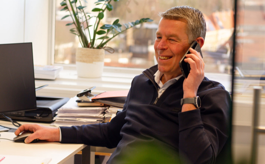 Vrouw aan telefoon